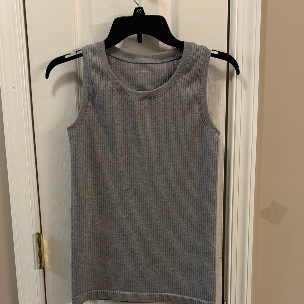 NWOT. GAIAM Gray Ribbed Tank Top size XS